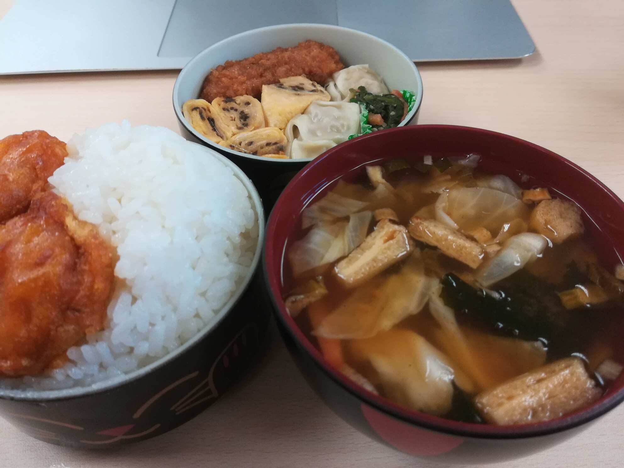 「こけし二段弁当」というお弁当箱を買いました！